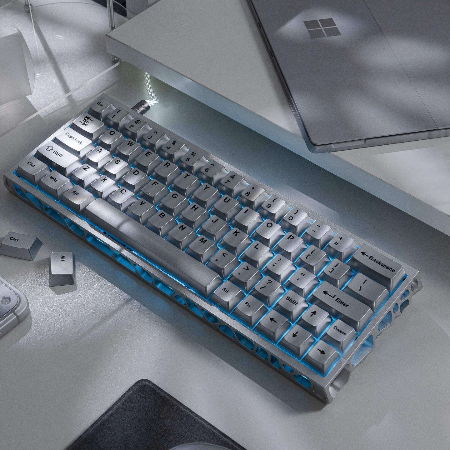 Silver Metallic Paint Small Fu - مراجعة Gaming Keyboard Extension وسعره
